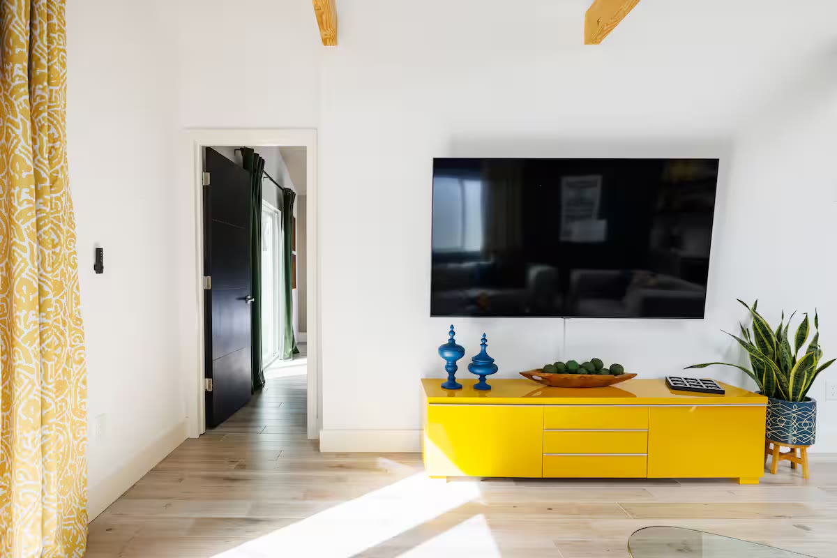 Modern All-En-Suite Home living room seating at a direct-booking vacation rental in Phoenix, Arizona