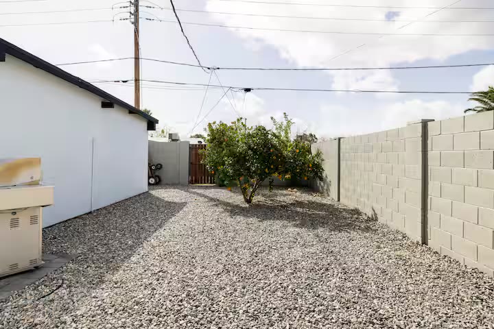 Modern All-En-Suite Home backyard seating at a direct-booking vacation rental in Phoenix, Arizona