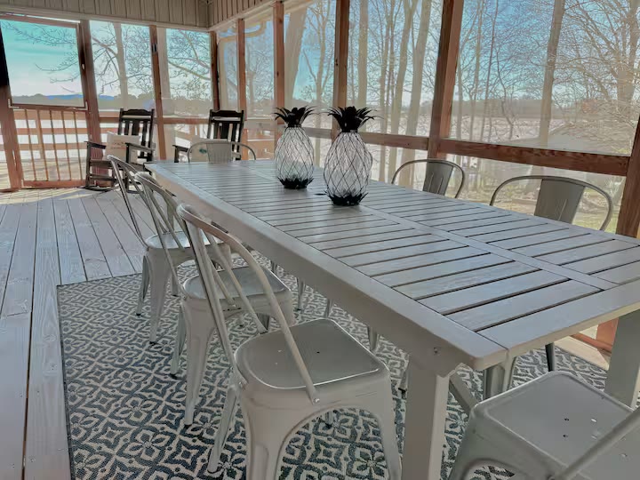 The Angler's Canoe Lake House - Screened Porch Dining The Angler's Canoe Lake House screened porch dining at a direct-booking vacation rental in Cedar Bluff, Alabama
