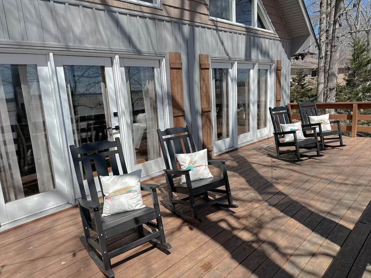 The Angler's Canoe Lake House - Screened Porch Seating The Angler's Canoe Lake House screened porch seating at a direct-booking vacation rental in Cedar Bluff, Alabama